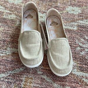 Roxy Tan Slip-On Women's Slippers